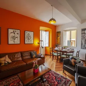 Casa Robina , Barga Italia